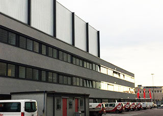 DUS Airport, Energetische Fassadensanierung Halle 8